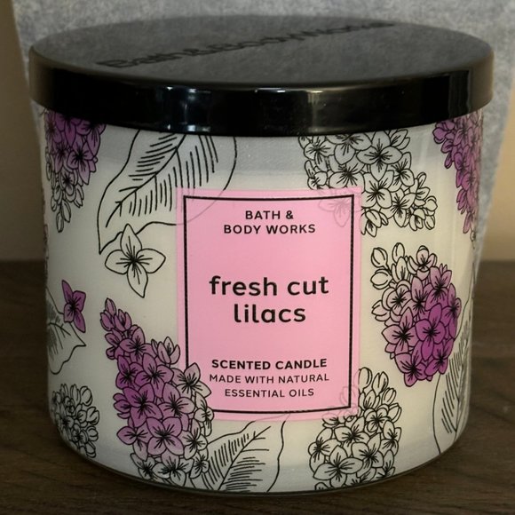 Bath & body work Fresh Cut Lilacs Large 3-Wick Candle New - Picture 4 of 4